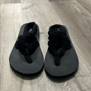 Black Knotted Sandals